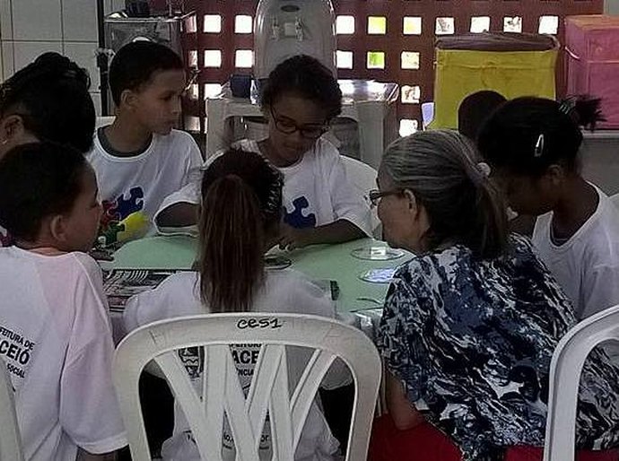 Cras comemora Dia da Família com jovens do Benedito Bentes