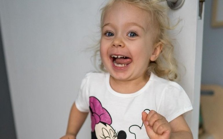 Alice, a bebê das palavras difíceis, arranca elogios durante estreia no Domingão com Huck