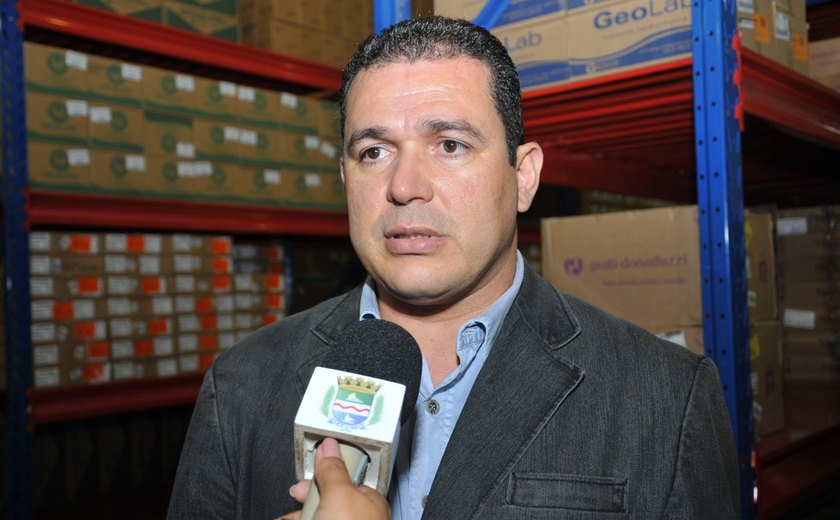 Maceió: Secretário acompanha abastecimento de medicamentos