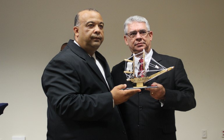 Secretário Alexandre Lages recebe homenagem de Policiais Militares e Bombeiros Militares
