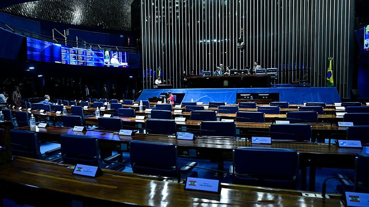 Plenário aprova abril como Mês da Conscientização sobre o Parkinson