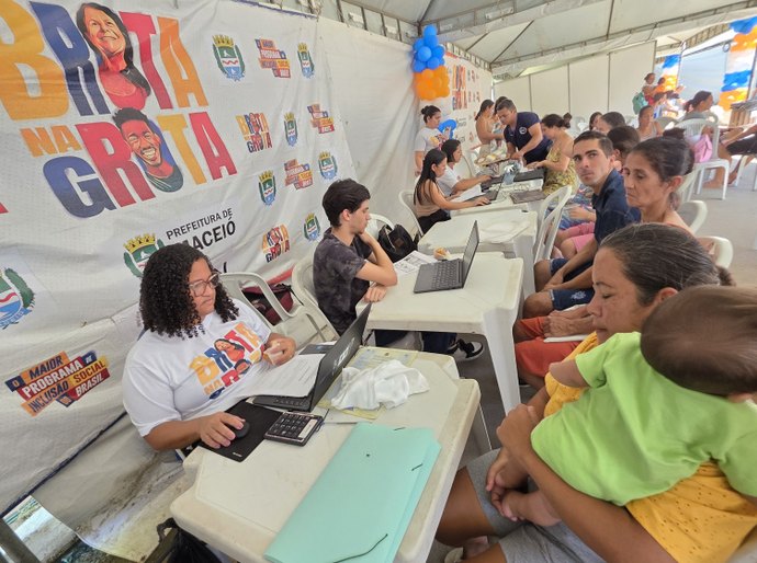 Prefeitura leva serviços do Brota na Grota para o bairro do Rio Novo