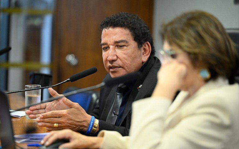 Presença de criança passa a ser agravante em crimes, aprova Comissão