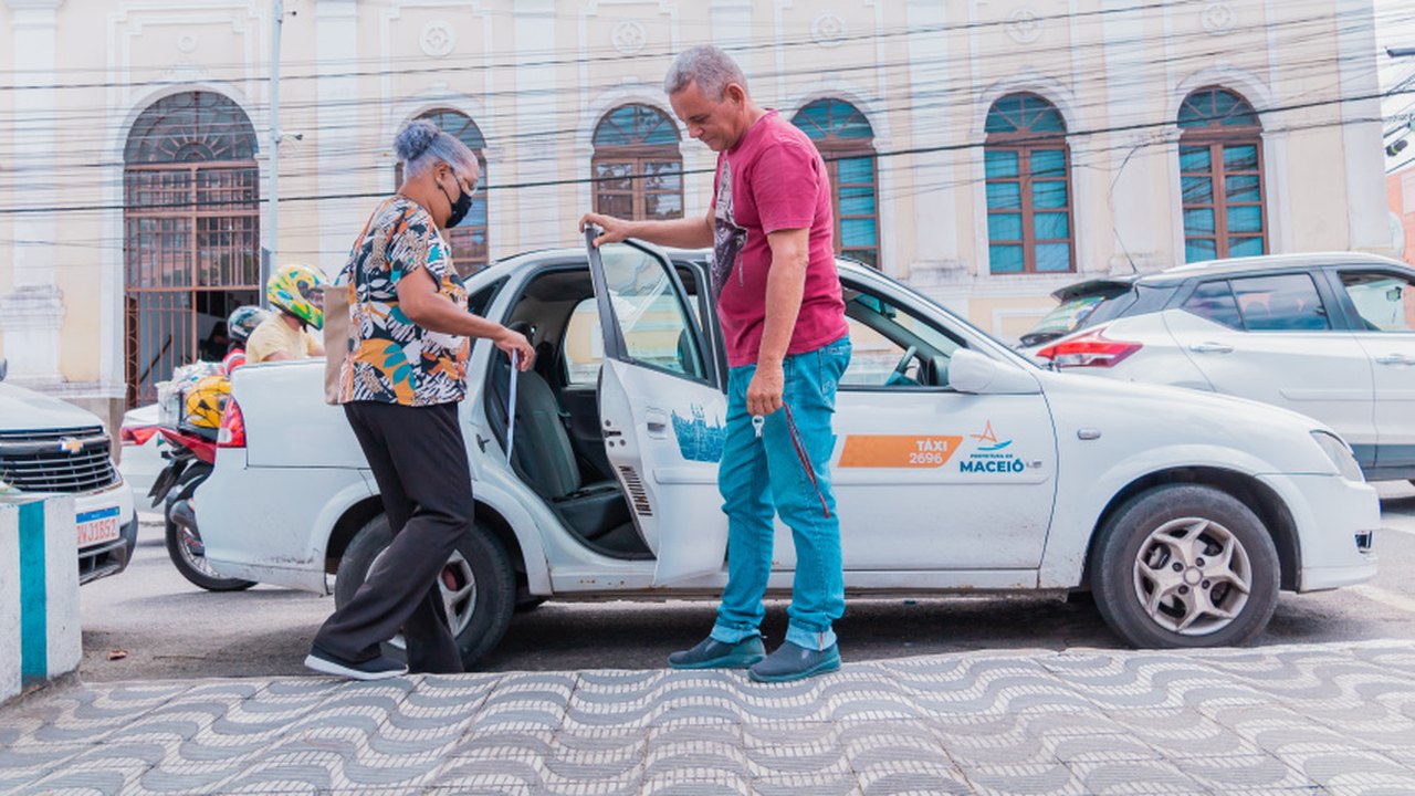 Taxistas de Maceió iniciam cobrança de corridas com a bandeira dois