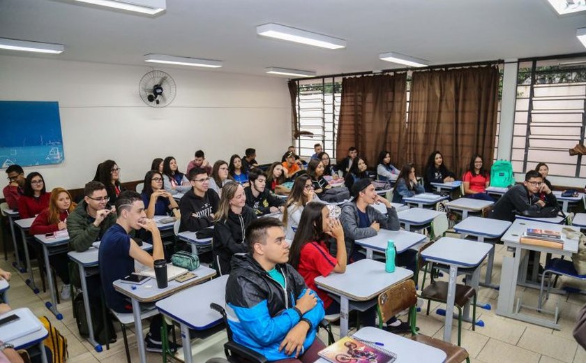 Adiado debate sobre a renegociação de dívidas de estudantes com o Fies