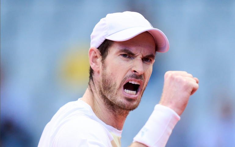 Murray tem jogo na mão, permite virada e dá adeus na estreia do Masters de Paris