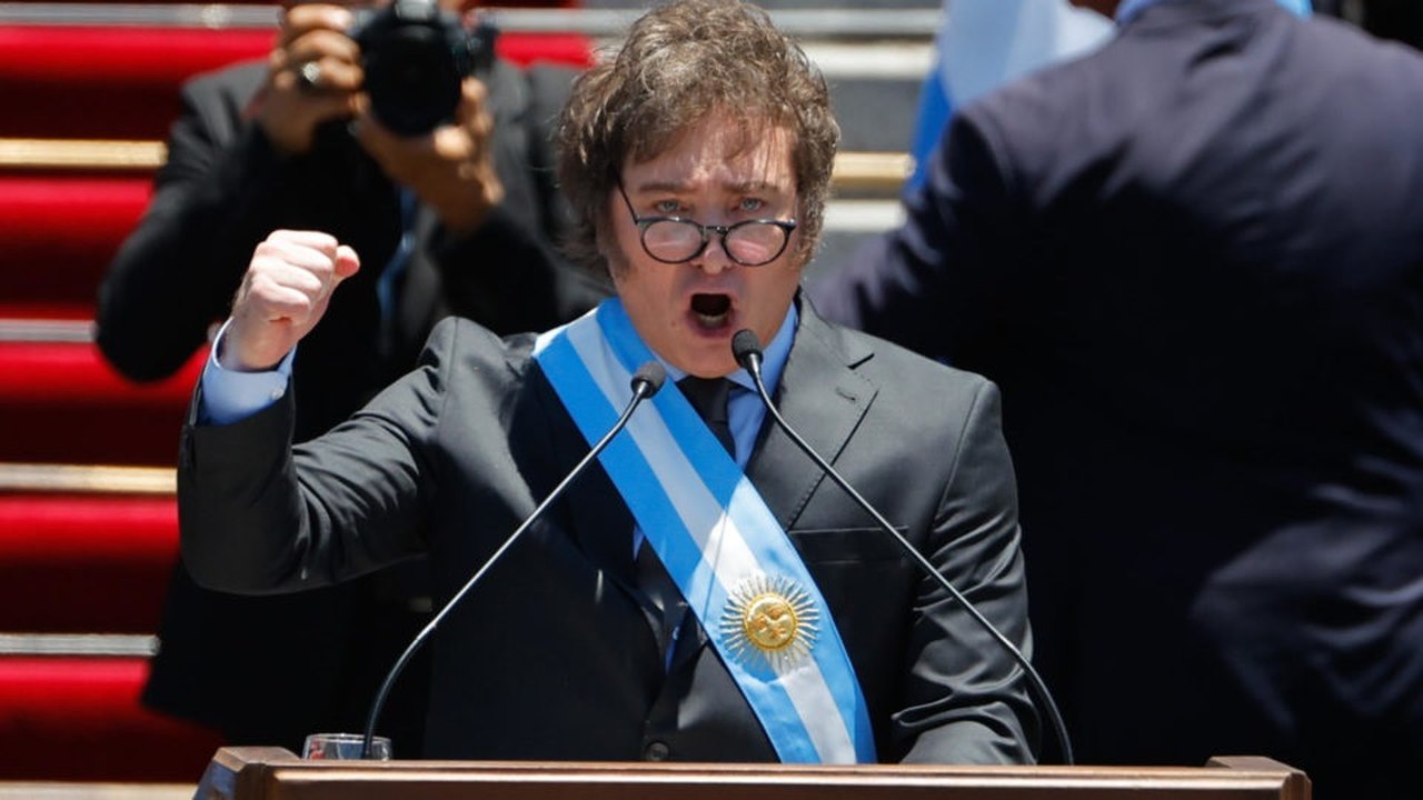 Ausente da cúpula, Milei é alvo de críticas de presidentes à esquerda e à  direita