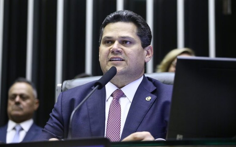 Transparência Brasil aciona TCU contra penduricalho criado por Alcolumbre
