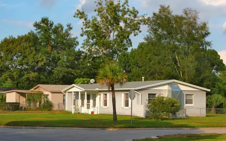 Construções de moradias iniciadas nos EUA caem 6,8% em julho ante junho