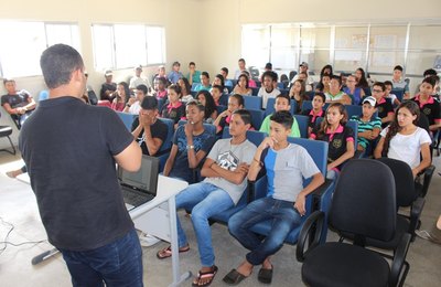 Sala de Alerta nas Escolas leva conhecimentos a alunos de Paulo Jacinto 