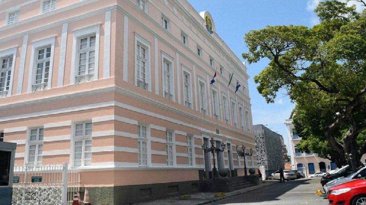 Parlamentares tomam posse nesta quarta-feira