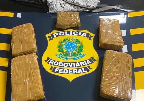 Mulher é presa na Bahia transportando drogas para Alagoas
