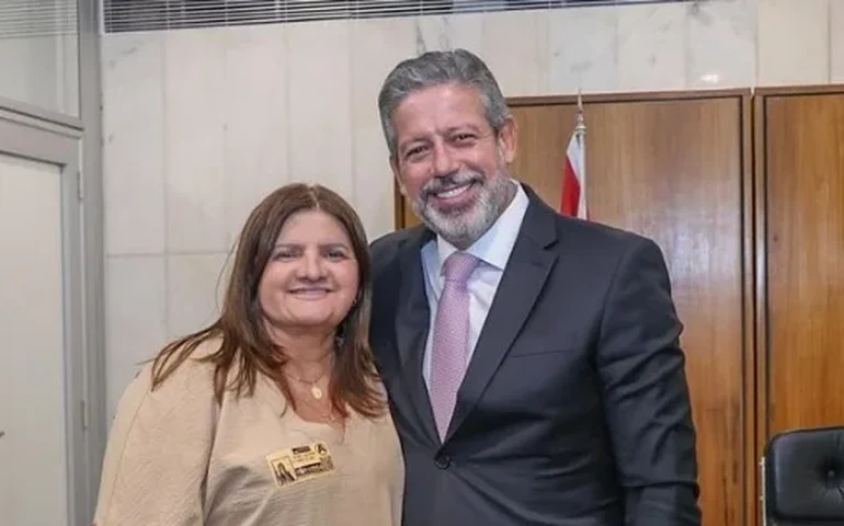 Com R$ 4,7 milhões destinados por Arthur Lira, obras ganham ritmo acelerado em Delmiro e fortalecem parceria com Ziane Costa