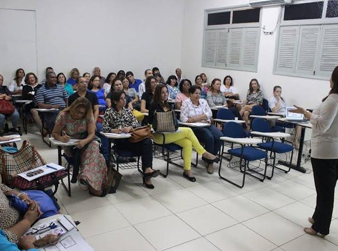 Escola de Governo abre edital para cadastro de instrutores