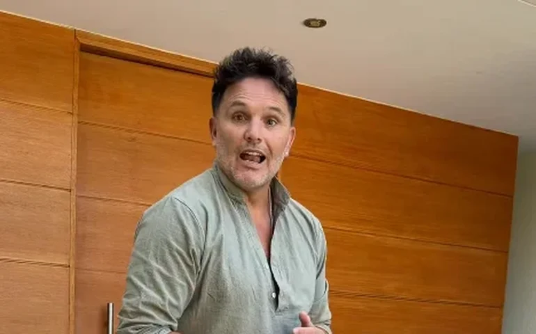 Quem é Rafael Olarra, argentino visto com Pedro Pascal e apontado como affair do ator?