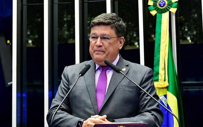 Carlos Viana propõe reajuste anual na alimentação escolar