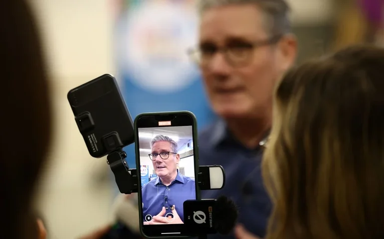 Reino Unido está a abrandar os planos para a obrigatoriedade de cartões de identidade digitais após uma reação negativa