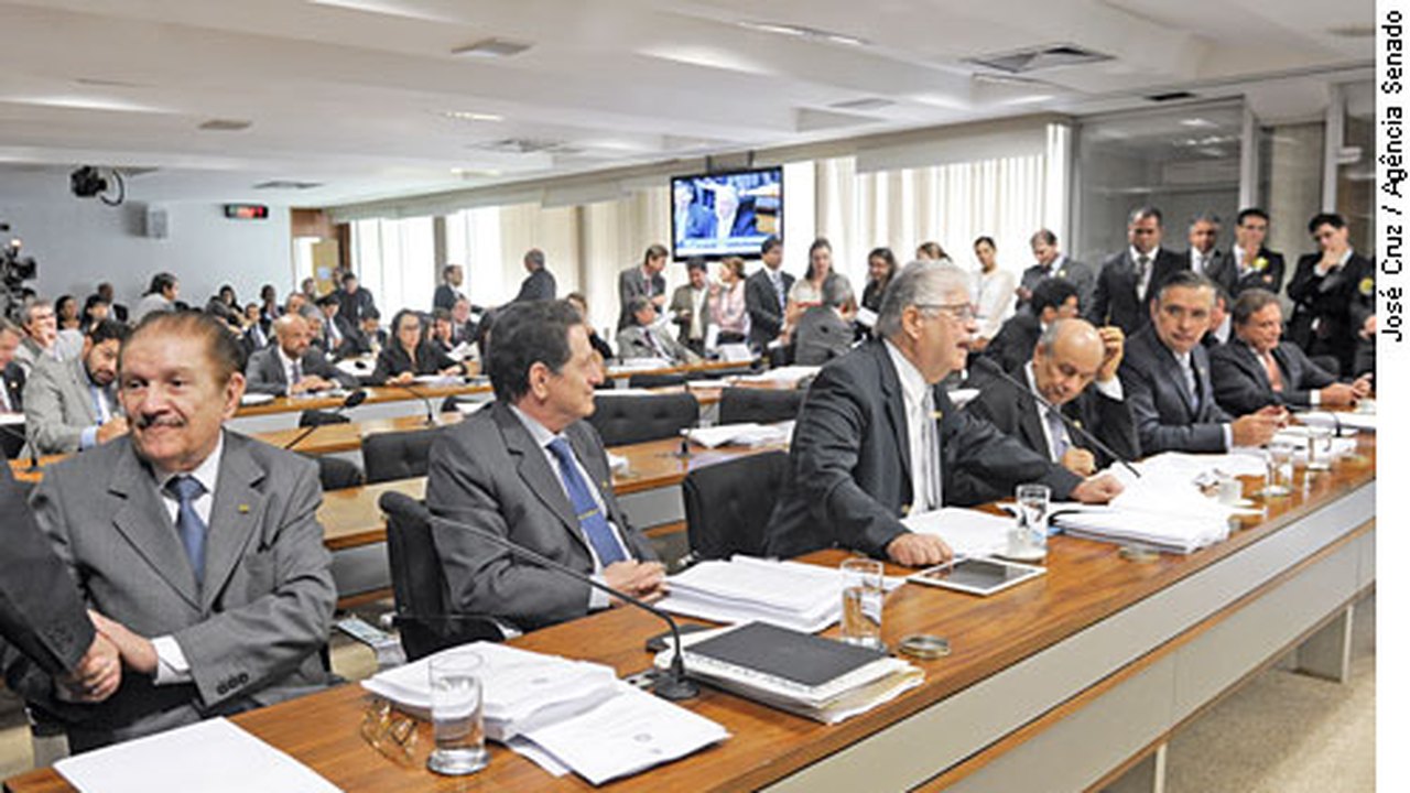 Senado aprova fim de doações de empresas a partidos políticos e candidatos