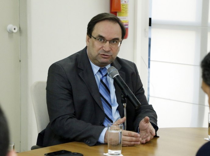 Secretário Luciano Barbosa diz que Projeto Escola Livre é impraticável