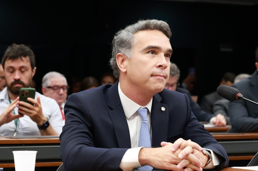 Rafael Brito alerta para fake news sobre fim da escala 6x1 e reforça direito ao descanso