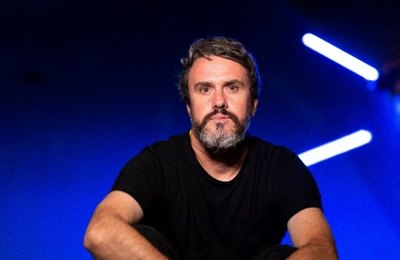 Água do Mar nos Olhos marca estreia de Wado na literatura
