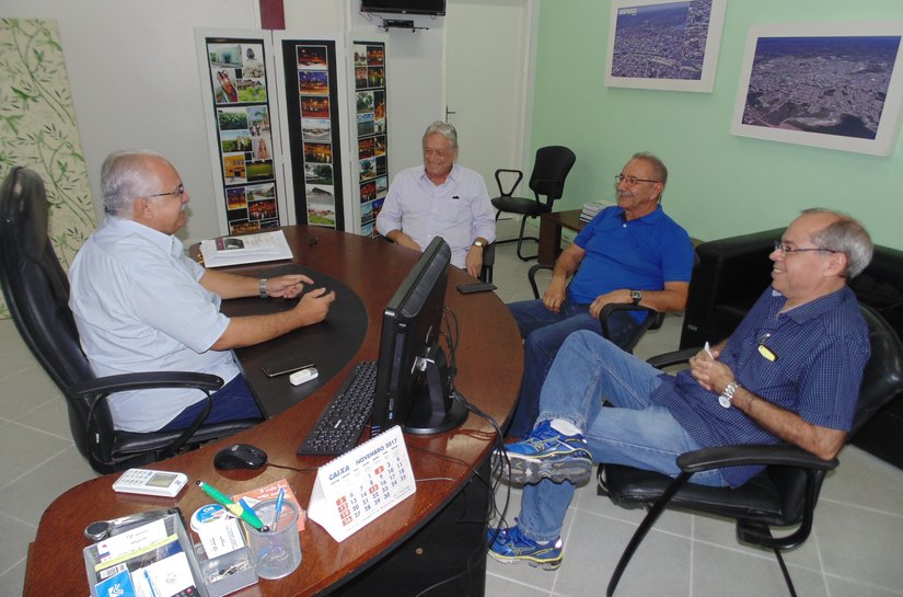 Teófilo e Teotônio Vilela discutem o desenvolvimento de Arapiraca