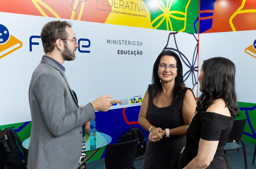 Secretária de Educação acompanha atendimentos do MEC e FNDE na Caravana Federativa
