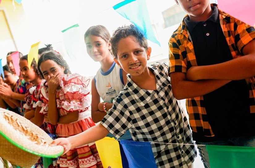 Unidades de ensino em Maceió encerram semestre letivo celebrando cultura nordestina