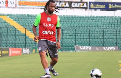 Em último dia para contratações, CRB descarta Carlos Alberto e busca volante do ABC-RN