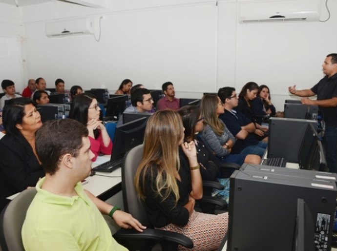 Sesau realiza treinamento de sistema para acompanhar ações judiciais