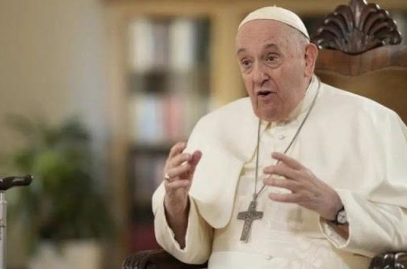 Papa se desculpa após dizer que haveria 'bichice' demais na igreja