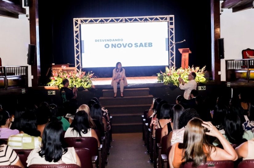 Semed Penedo e Instituto Gestar orientam professores e gestão das escolas sobre Novo Saeb