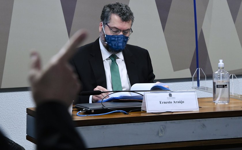 Governo não definiu plano único de combate à pandemia, diz Araújo na CPI da Covid