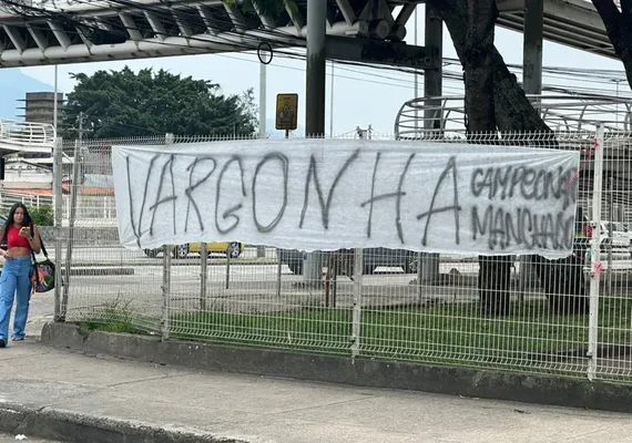 Torcedores do Flamengo protestam contra escolha de árbitro para clássico com Palmeiras