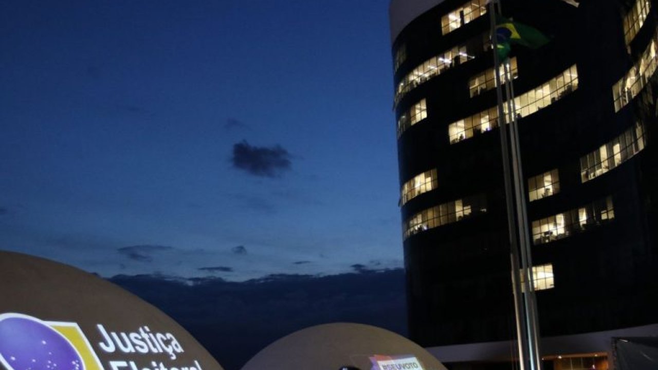 TSE julga recursos sobre condenação de Castro que o tornou inelegível até 2030