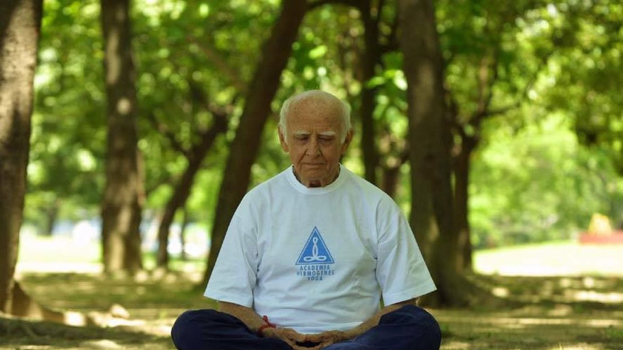 Ioga, pedaladas e fortalecimento dos glúteos: os treinos de José Loreto para rebolado perfeito com bambolê