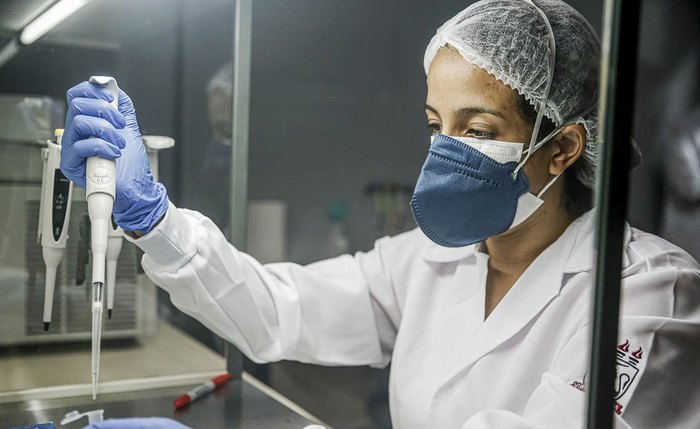 Boletim epidemiológico aponta mais de 2,4 mil casos em investigação Boletim epidemiológico aponta mais de 2,4 mil casos em investigação