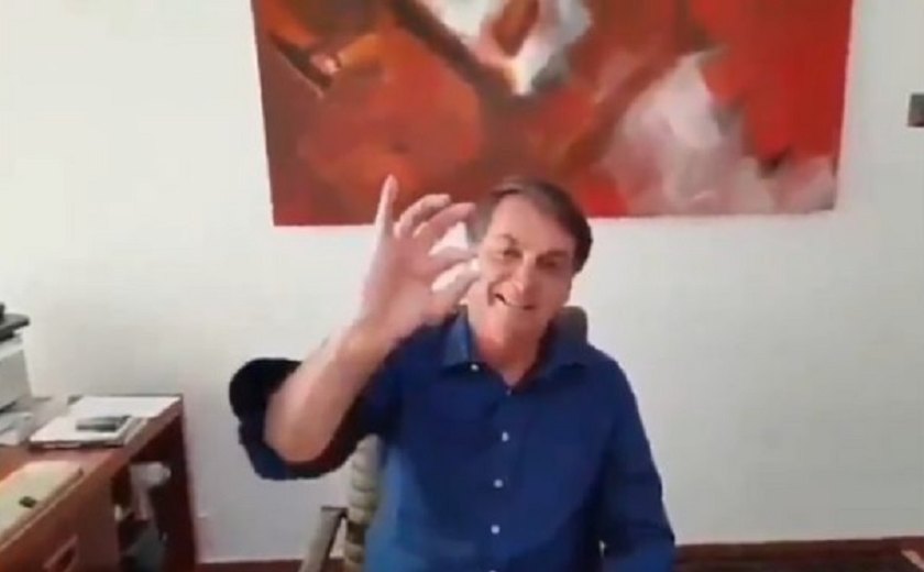 Com hidroxicloroquina na mão, Bolsonaro anuncia teste negativo para covid-19
