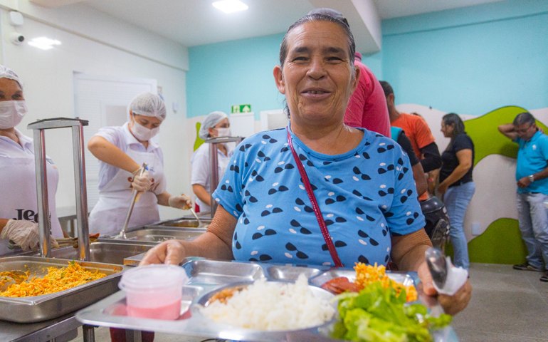 Restaurante Popular oferece refeição especial de Natal em Arapiraca