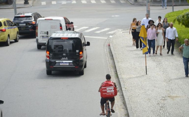 Comissão vai debater regulamentação de trabalhadores de aplicativos