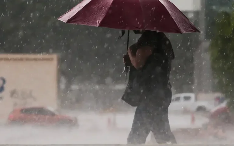 Inmet emite alerta laranja para chuva intensa em várias regiões do Brasil