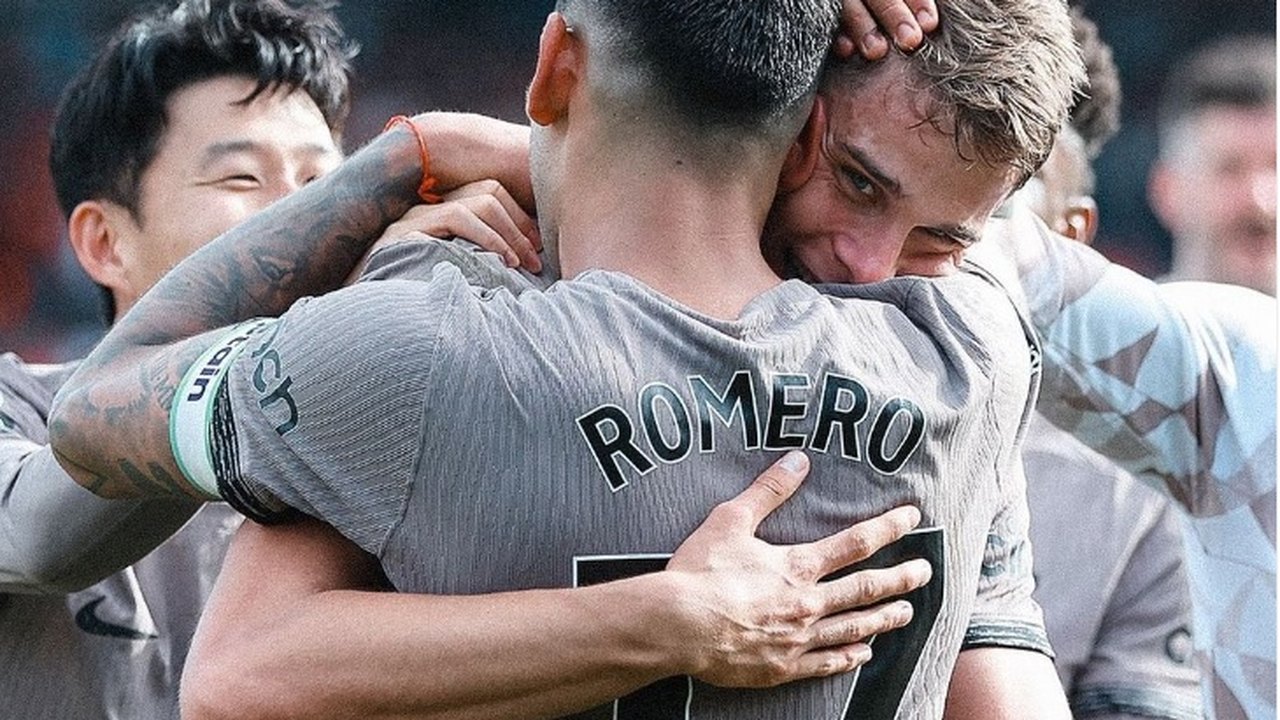 Tottenham vence e dorme na liderança do Inglês; Manchester United busca virada nos acréscimos