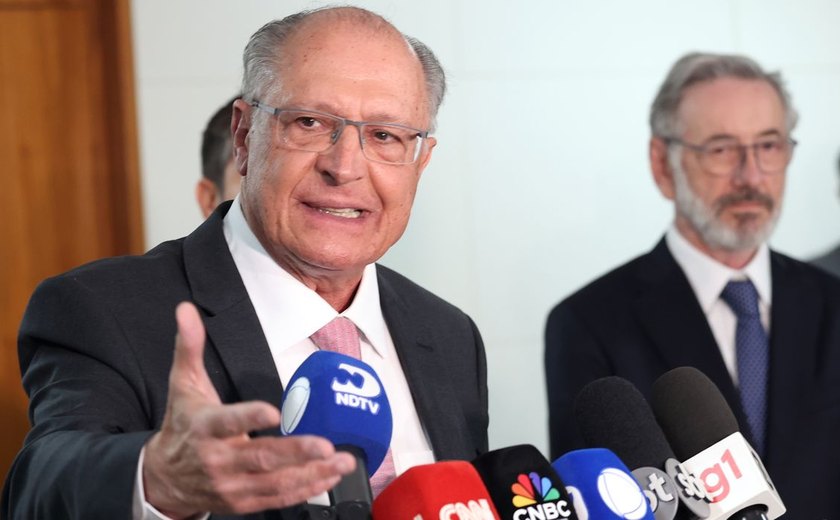 Pix é modelo, e problema real está em tarifas dos EUA, diz Alckmin