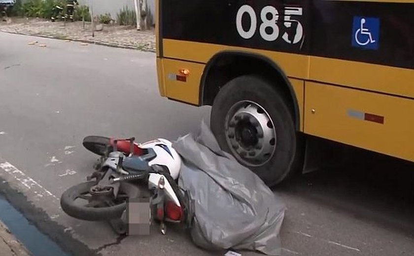 Motociclista morre em acidente com ônibus escolar em Maceió