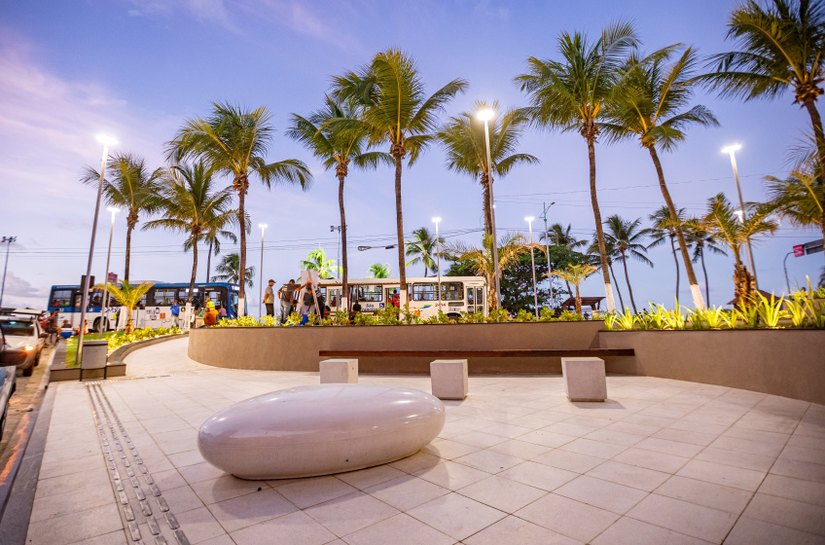 JHC entrega praça Hélio Vasconcelos totalmente revitalizada