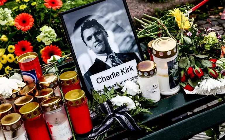 Papa diz a embaixador que reza por família de Charlie Kirk