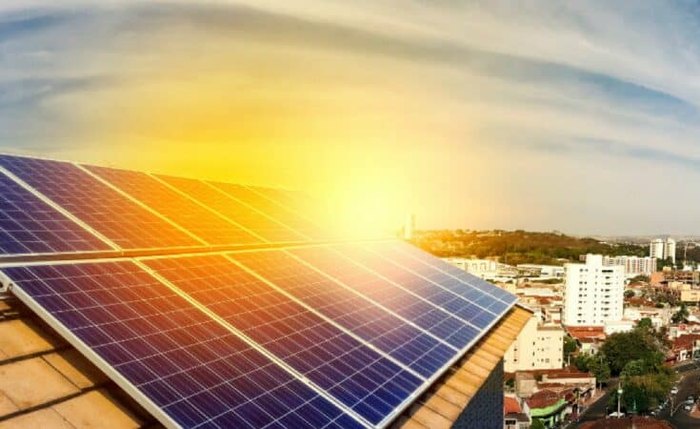 Lei prevê a cobrança dos custos de distribuição para quem gera a própria energia solar em sistemas conectados à rede