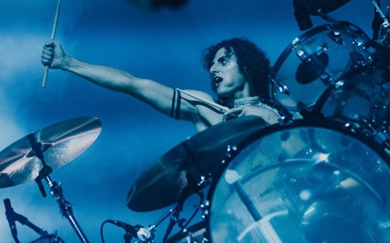 Greta Van Fleet faz rock competente, mas enfrenta anticlímax em Lollapalooza já esvaziado