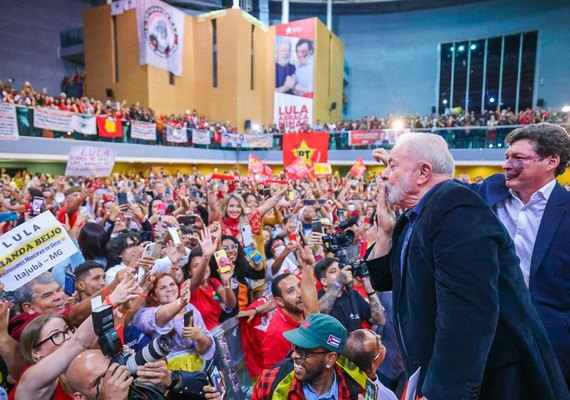 Em ato em Belo Horizonte, Lula pede que o amor seja a força que vai unir o Brasil