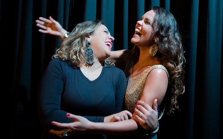 Em show inédito, Kel Monalisa e Fernanda Guimarães esbanjam talento no Arena